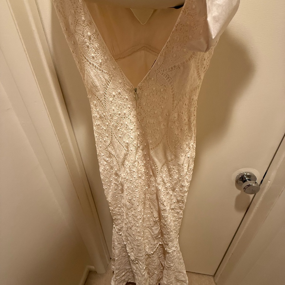 Claire Pettibone Chic Cream Lace Wedding Gown - Picture 6 of 10